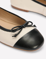 Boden Kitty Flexi Sole Ballet Flats - Ecru/Black