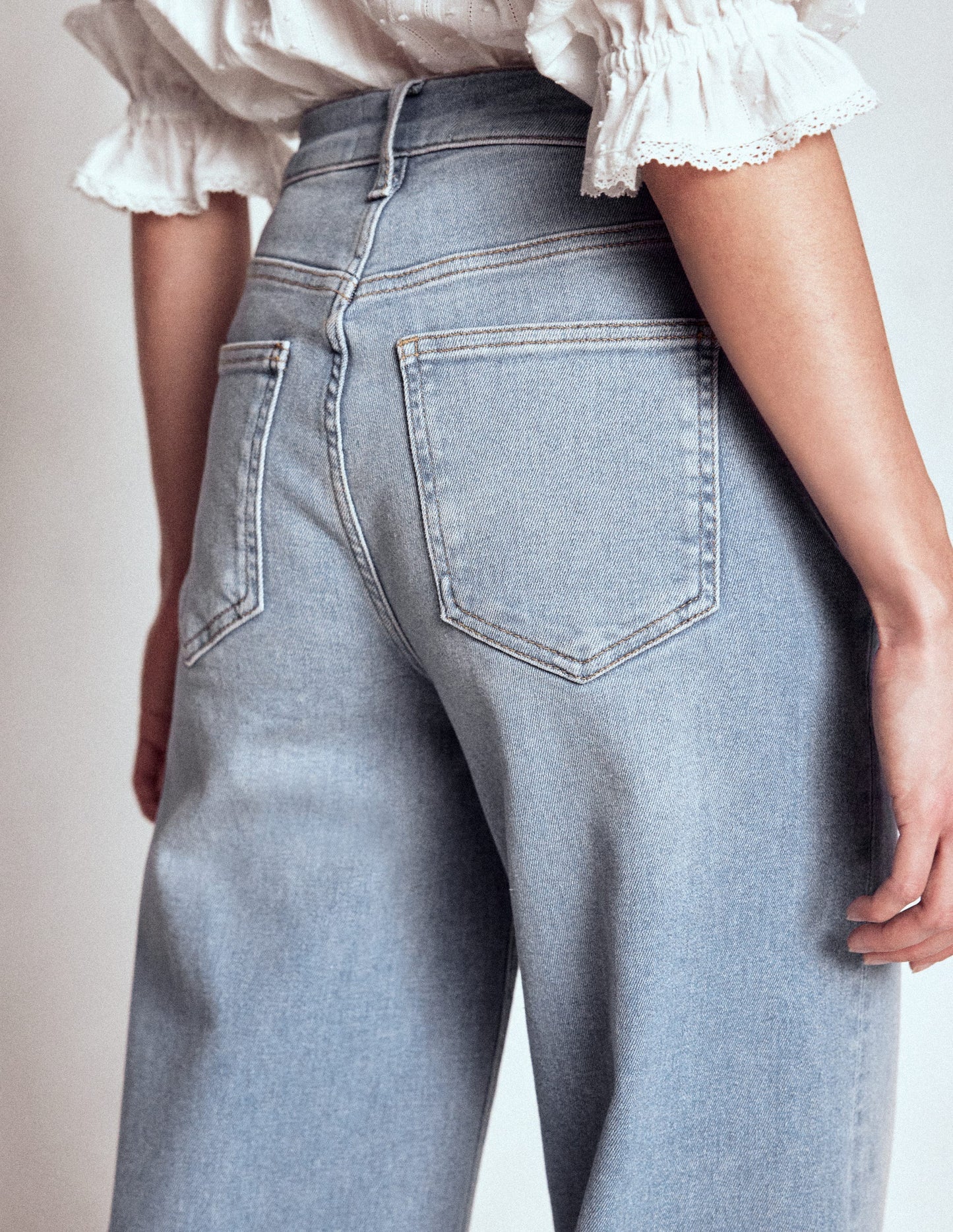 Boden High Rise Wide Leg Jeans - Light Vintage