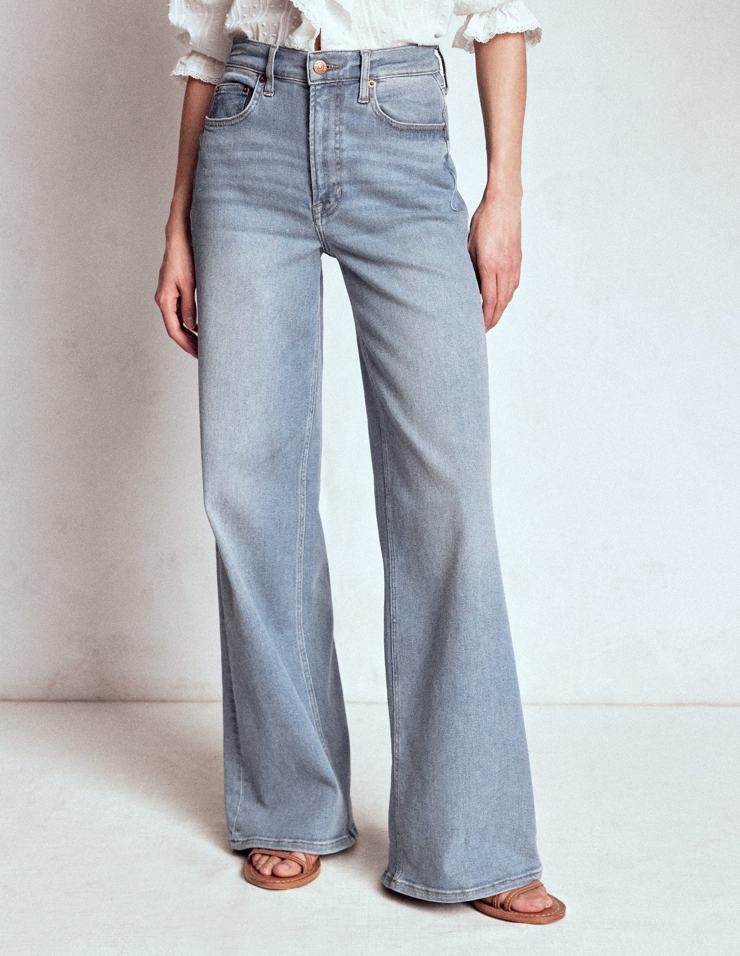 Boden High Rise Wide Leg Jeans - Light Vintage