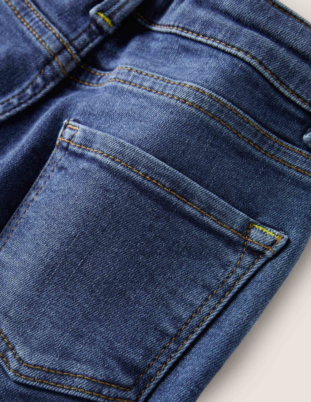 Boden Adventure - Flex Slim - Fit Jeans - Mid Vintage Denim