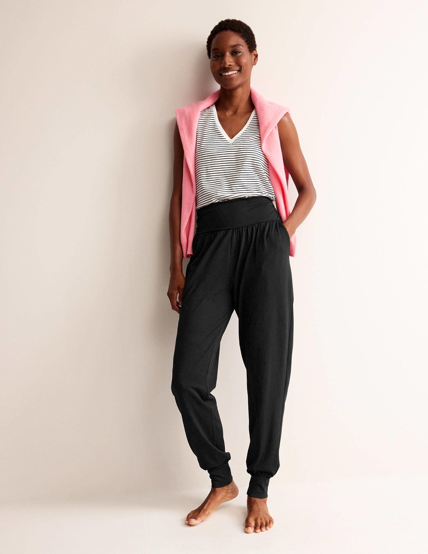 Boden Hareem Jersey Sweatpants - Black