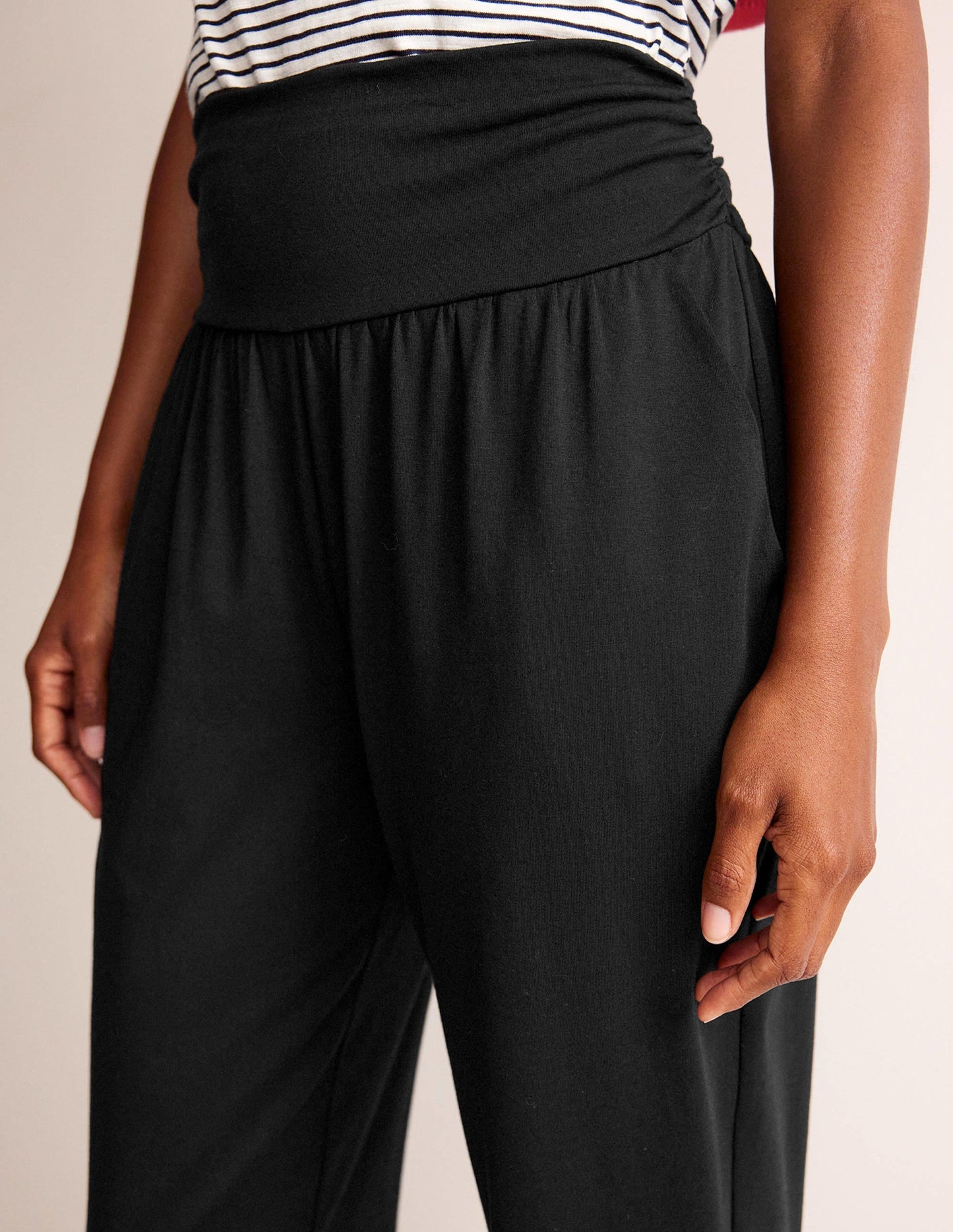 Boden Hareem Jersey Sweatpants - Black