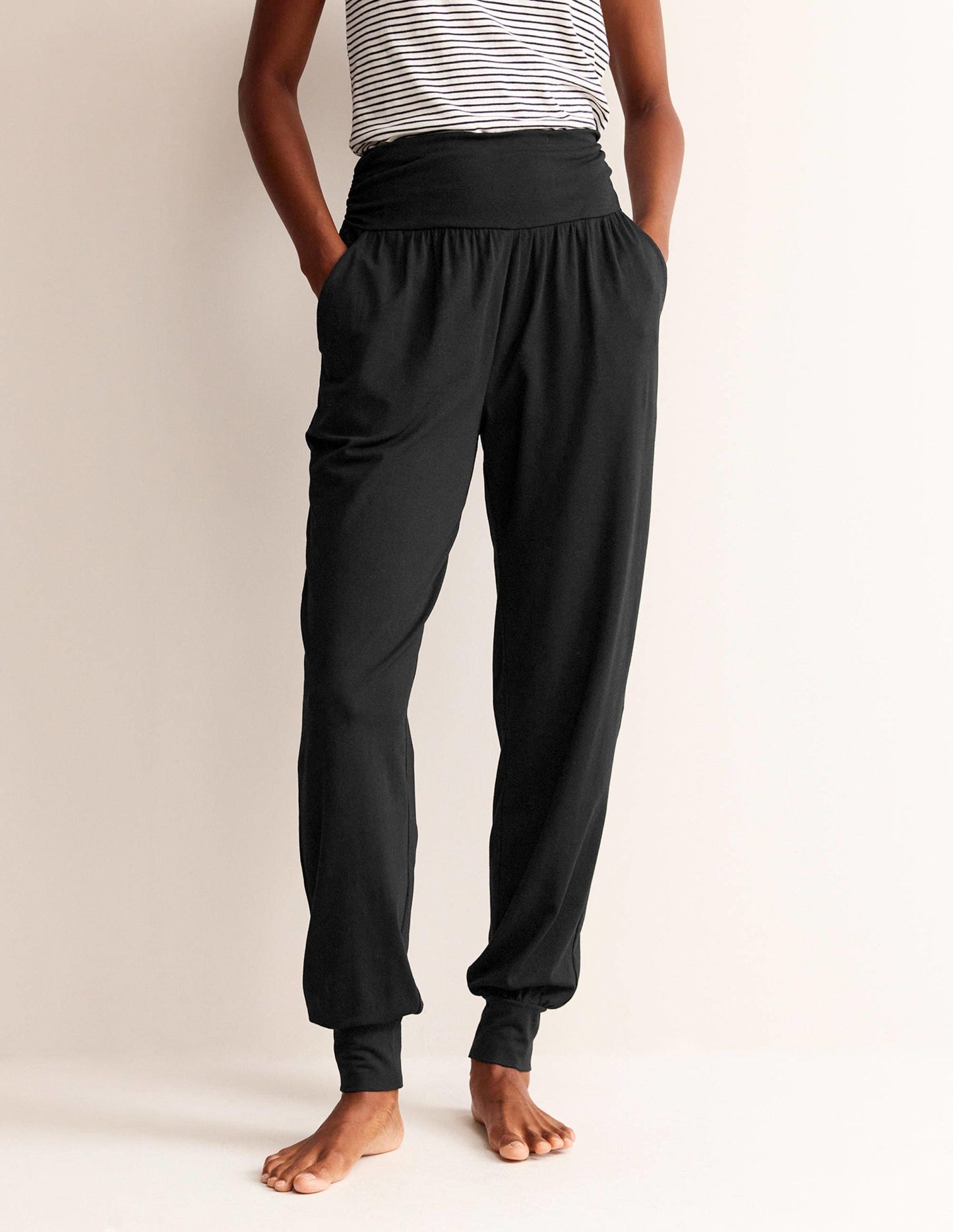 Boden Hareem Jersey Sweatpants - Black