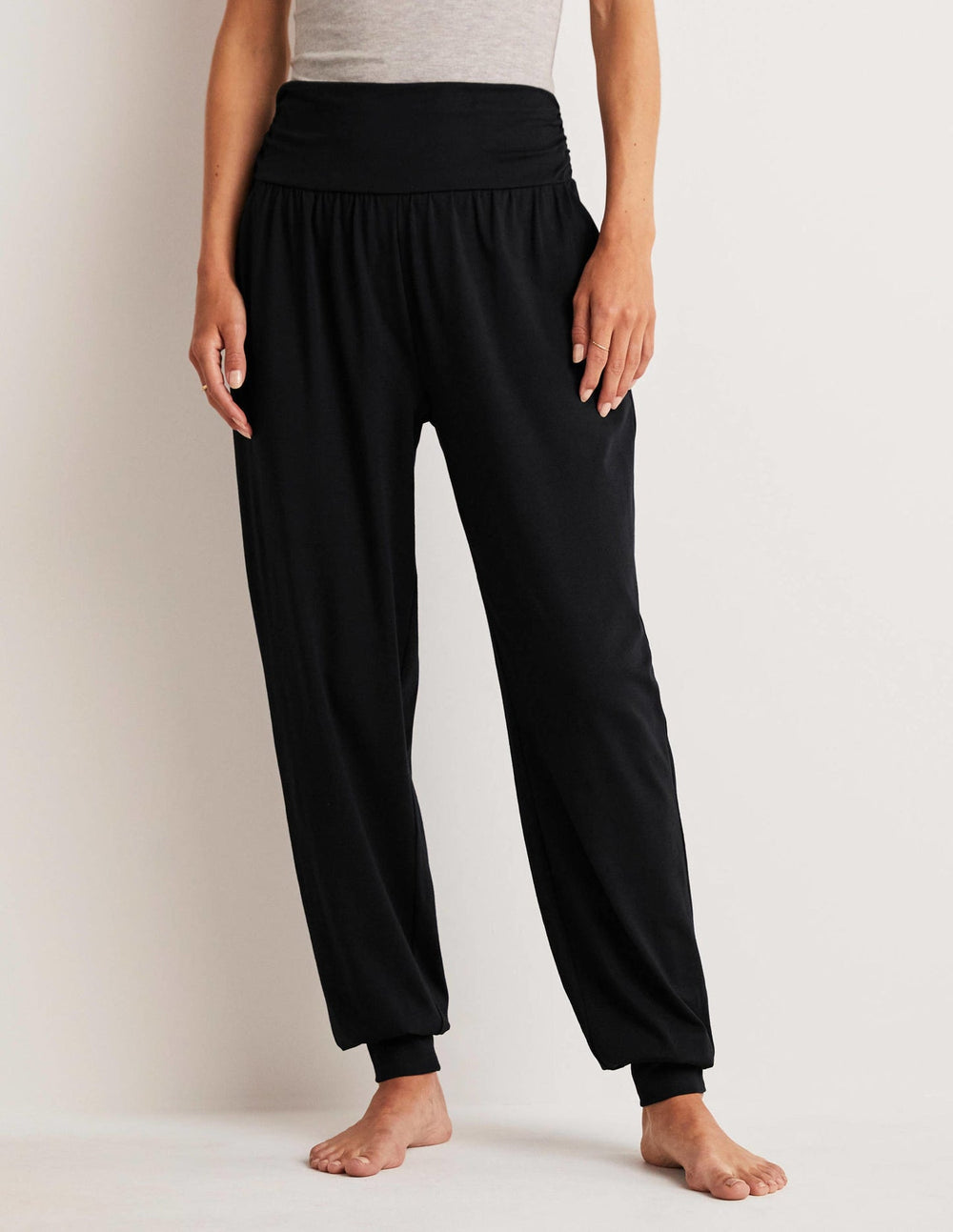 Boden Hareem Jersey Sweatpants - Black