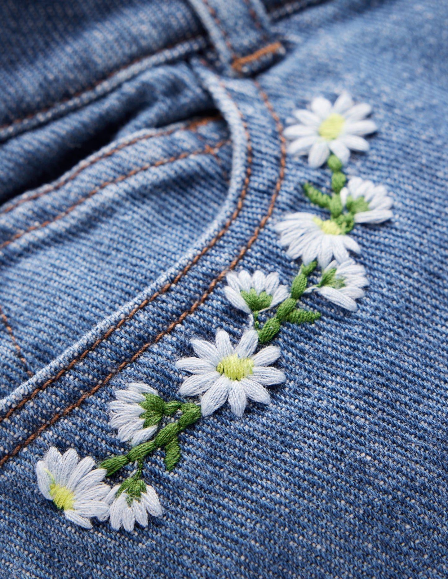 Boden Denim Shorts - Vintage Embroidered Daisy
