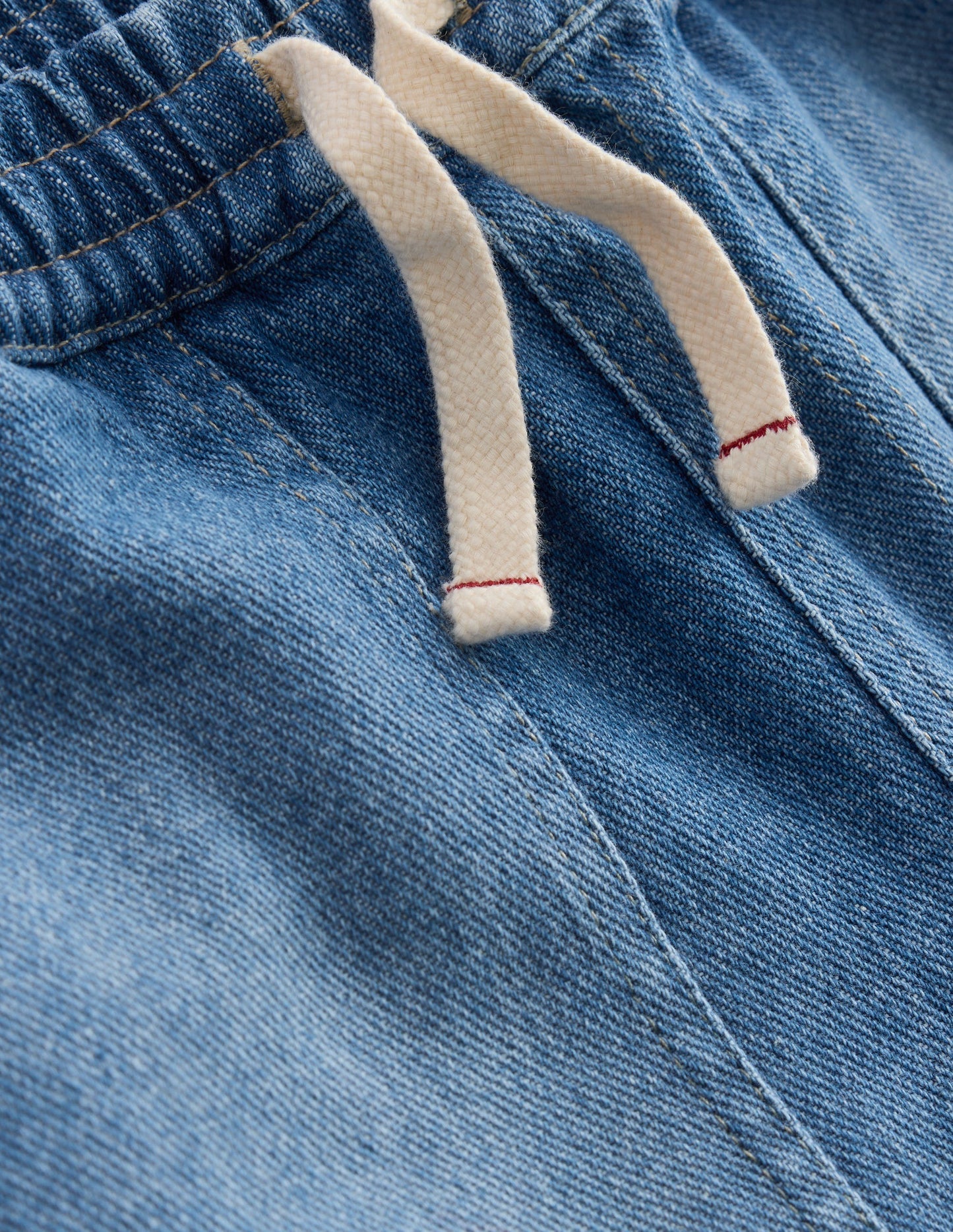 Boden Warrior Knee Jeans - Mid Blue Wash