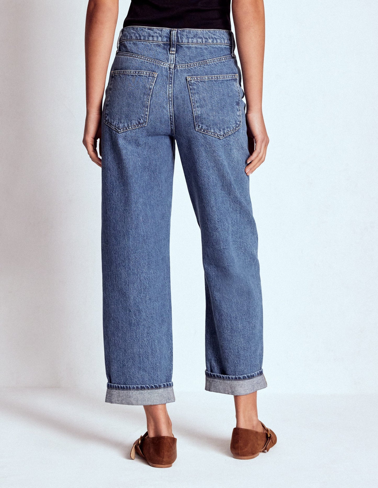 Boden Mid Rise Relaxed Jeans - Mid Vintage