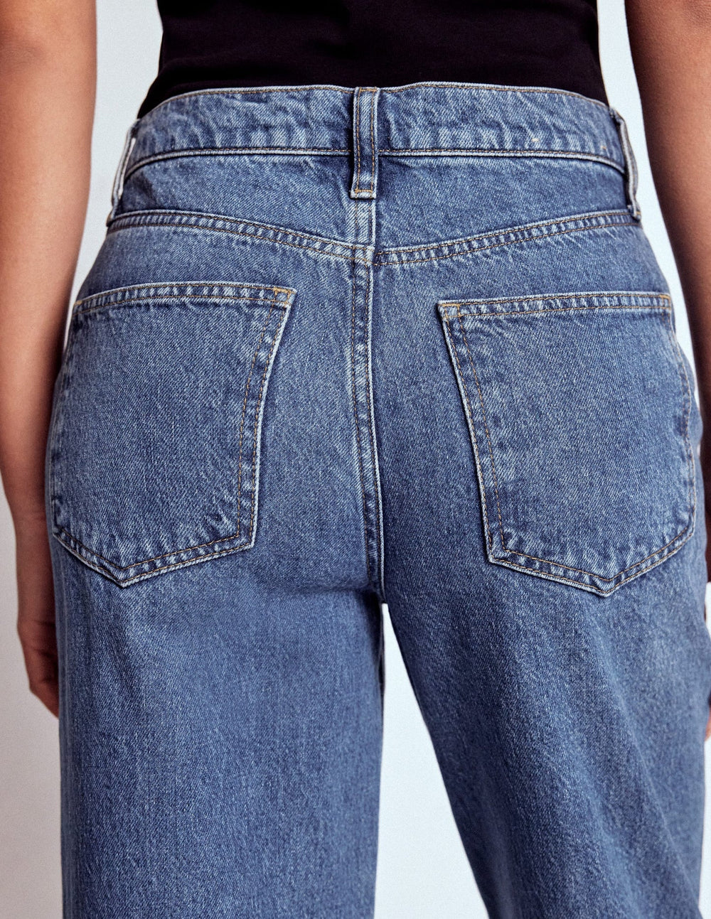 Boden Mid Rise Relaxed Jeans - Mid Vintage