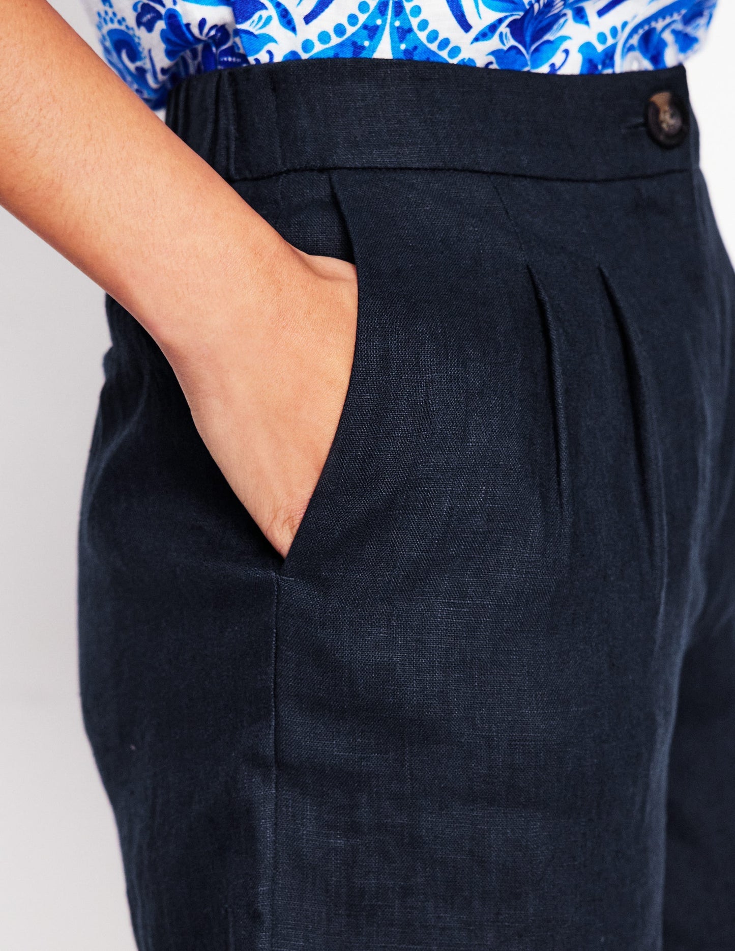 Boden Dulwich Linen Shorts - Navy