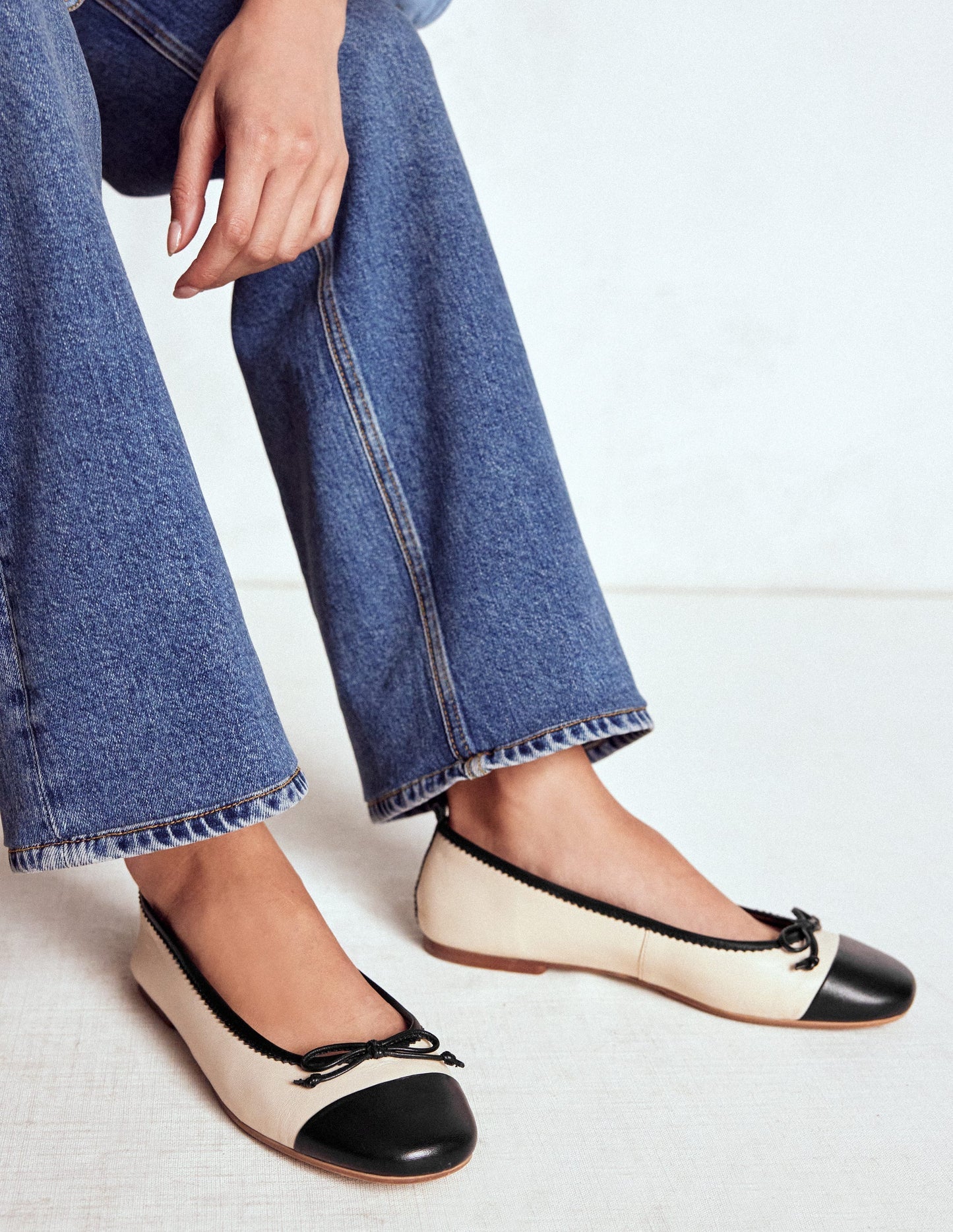 Boden Kitty Flexi Sole Ballet Flats - Ecru/Black