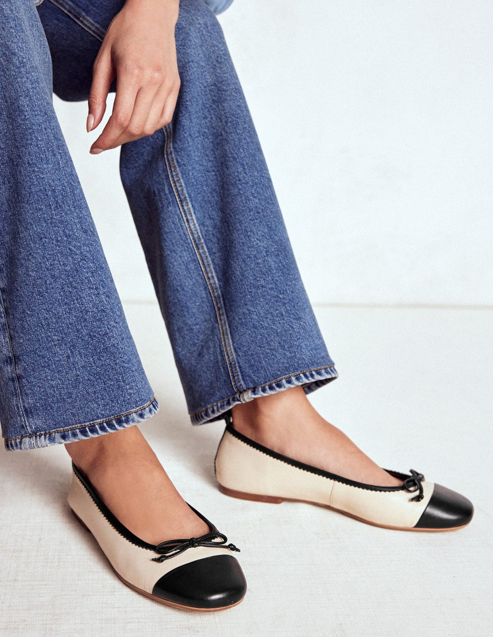 Boden Kitty Flexi Sole Ballet Flats - Ecru/Black