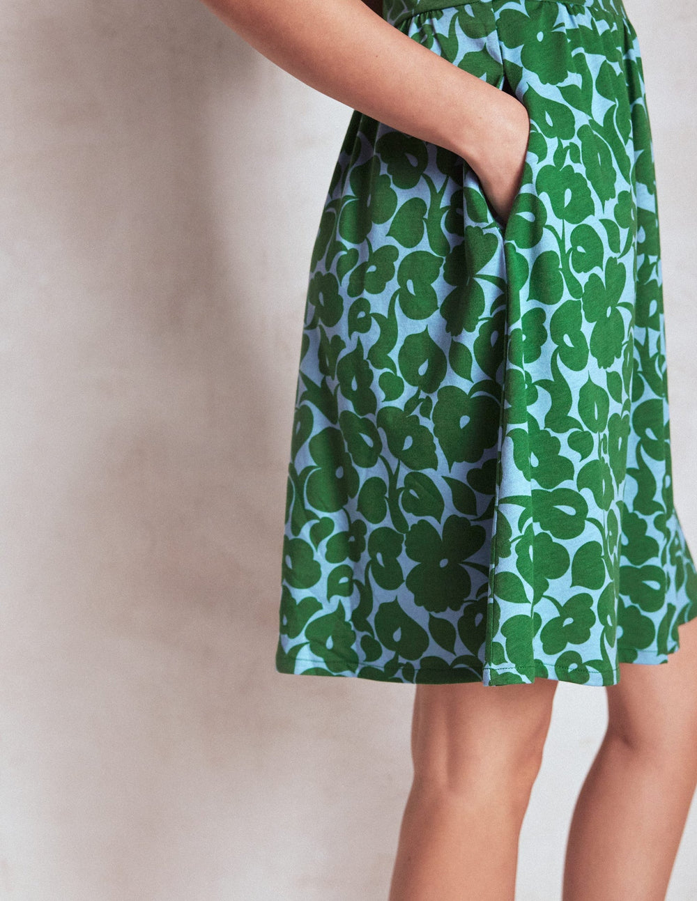 Boden Louisa Short Jersey Dress - Highland Green, Leafy Grove