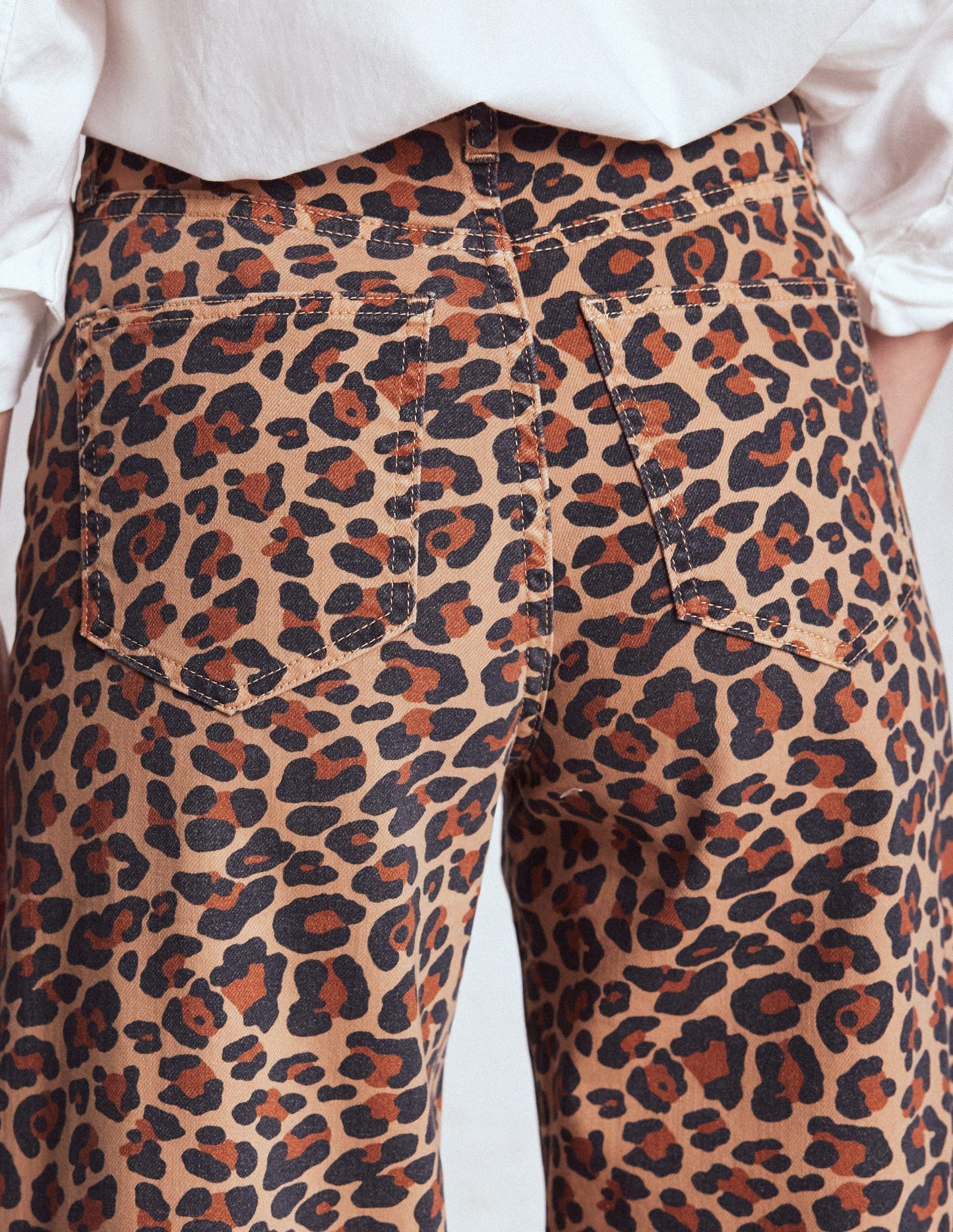 Boden High Rise Wide Leg Jeans - Leopard Print