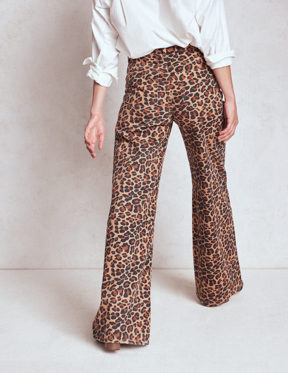 Boden High Rise Wide Leg Jeans - Leopard Print