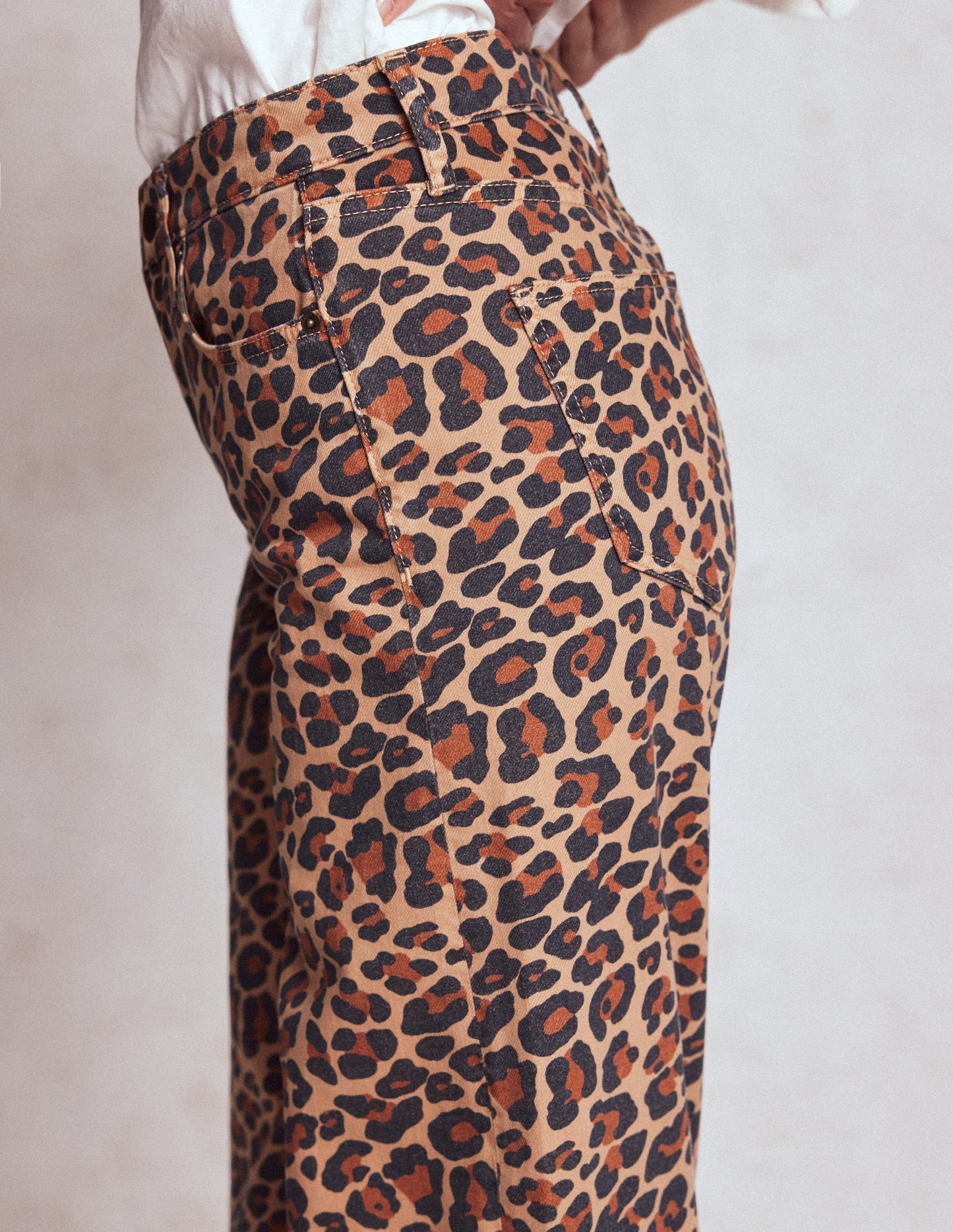 Boden High Rise Wide Leg Jeans - Leopard Print