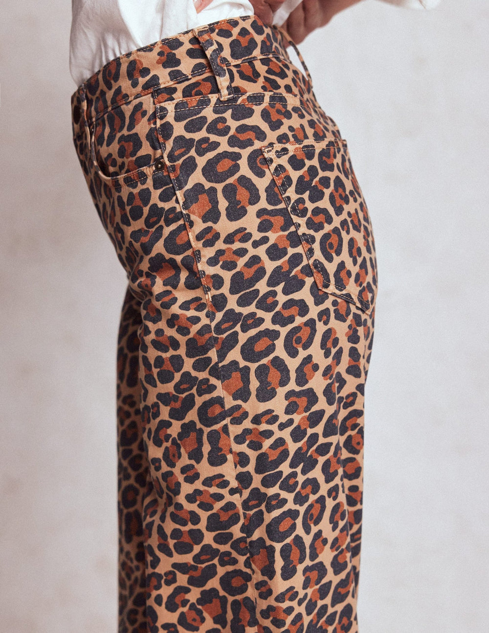 Boden High Rise Wide Leg Jeans - Leopard Print