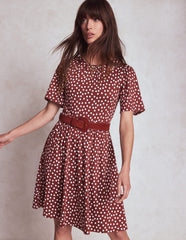 Boden Louisa Short Jersey Dress - Chestnut, Painted Dot