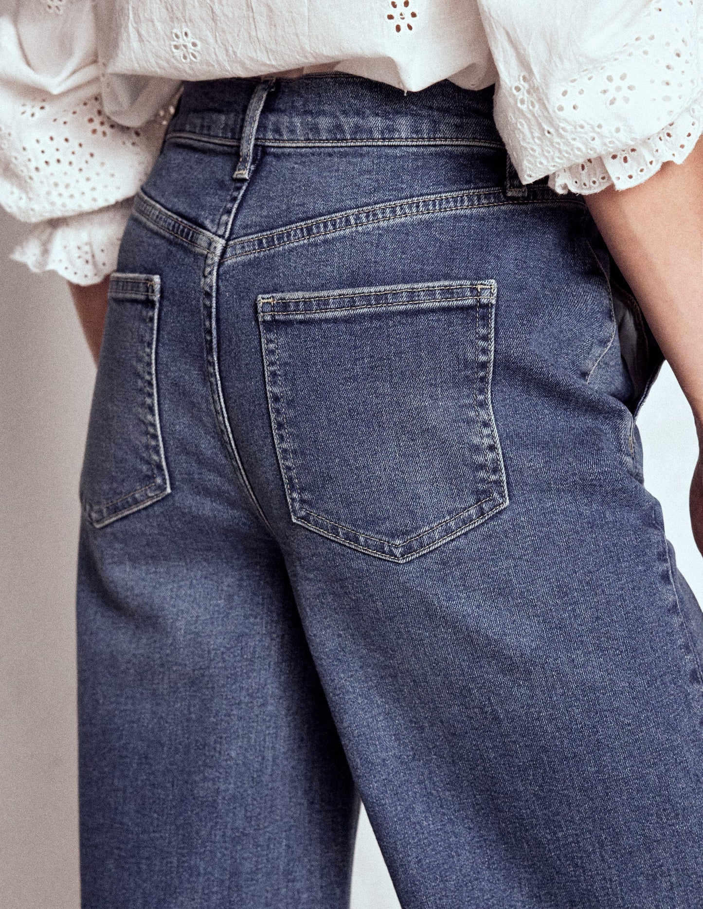 Boden High Rise Clean Wide Jeans - Mid Vintage